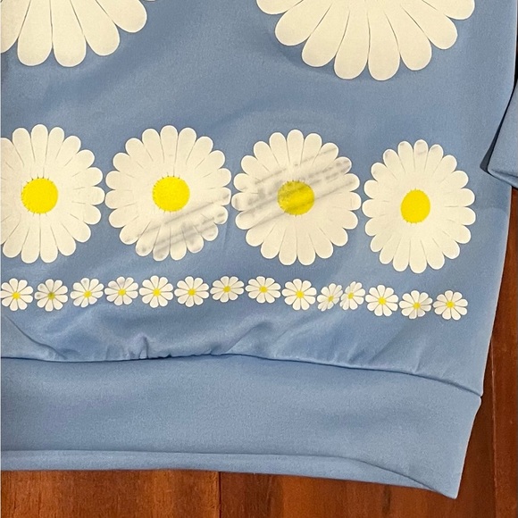 New style Blue Daisy Long sleeves Sweater Top Size S - Picture 3 of 3